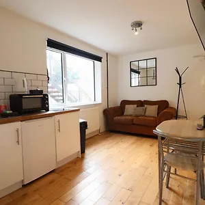  Apartment Flat 4, 10 St John's United Kingdom